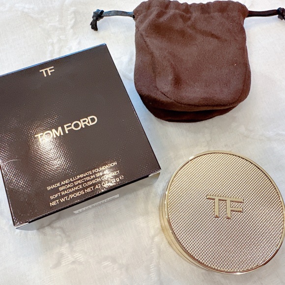 NIB Tom ford shade and illuminate foundation spf45 soft radiance cushion compact - Picture 2 of 5